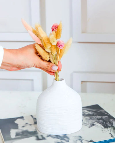 White Ceramic Ronda Lined Vase In Matte