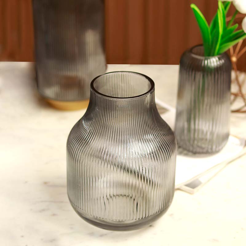 The Petite Arc Snow | Grey Glass Vase